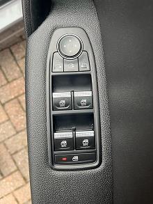 2024 24 Renault Captur 1.6 E-tech Full Hybrid 145 Techno 5dr Auto Hybrid Electric Automatic In Grey/black