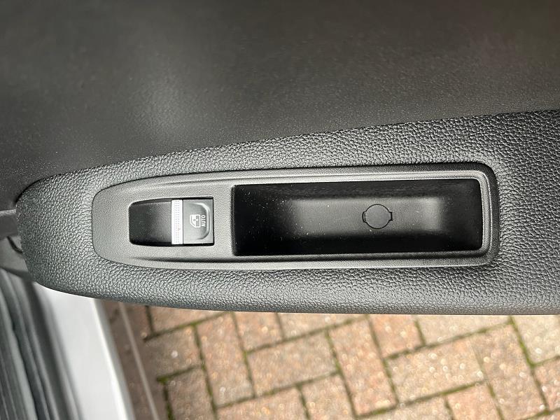 2024 24 Renault Captur 1.6 E-tech Full Hybrid 145 Techno 5dr Auto Hybrid Electric Automatic In Grey/black