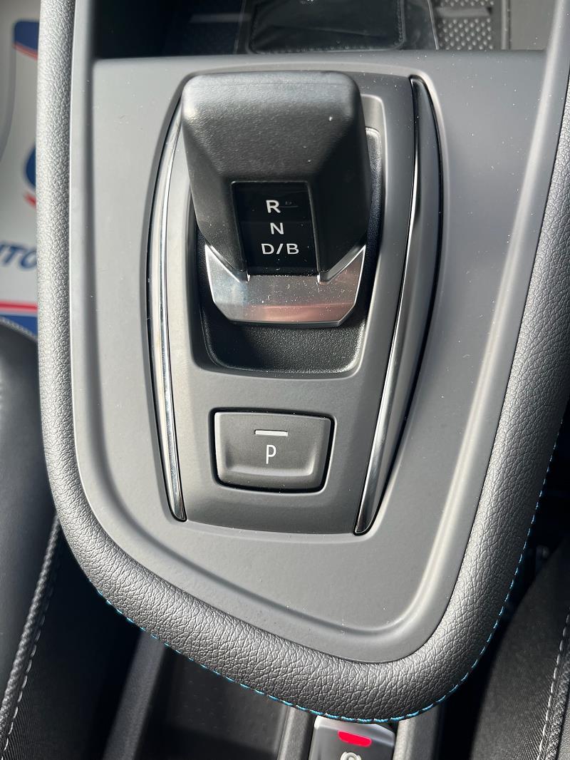 2025 75 Renault Captur 1.8 E-tech Full Hybrid 160 Esprit Alpine 5dr Auto Hybrid Petrol Automatic In Arctic White / Black Roof