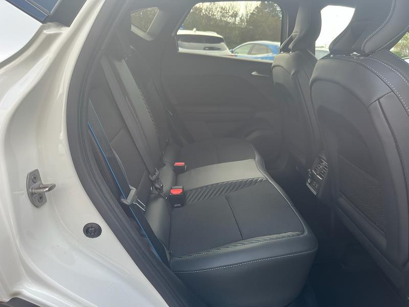 2025 75 Renault Captur 1.8 E-tech Full Hybrid 160 Esprit Alpine 5dr Auto Hybrid Petrol Automatic In Arctic White / Black Roof