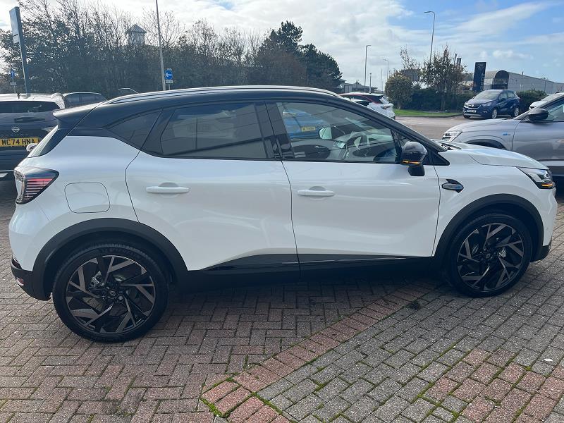 2025 75 Renault Captur 1.8 E-tech Full Hybrid 160 Esprit Alpine 5dr Auto Hybrid Petrol Automatic In Arctic White / Black Roof