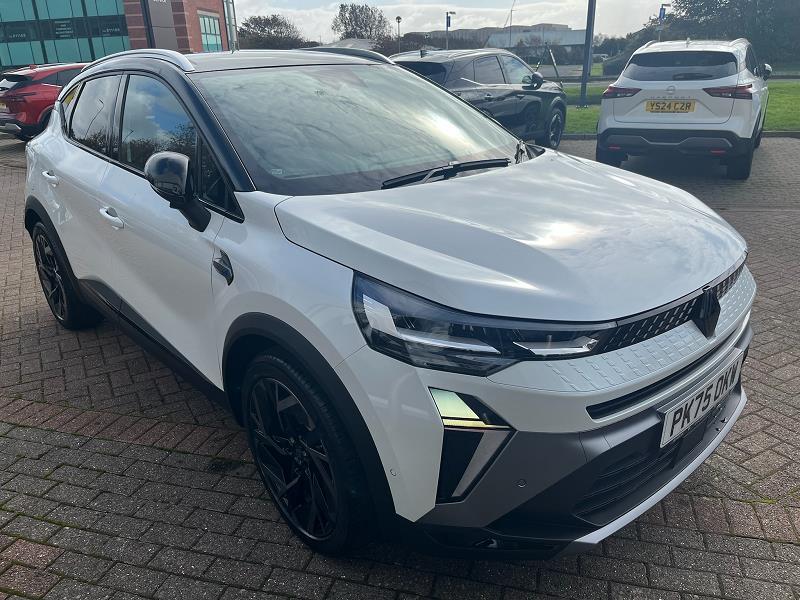 2025 75 Renault Captur 1.8 E-tech Full Hybrid 160 Esprit Alpine 5dr Auto Hybrid Petrol Automatic In Arctic White / Black Roof