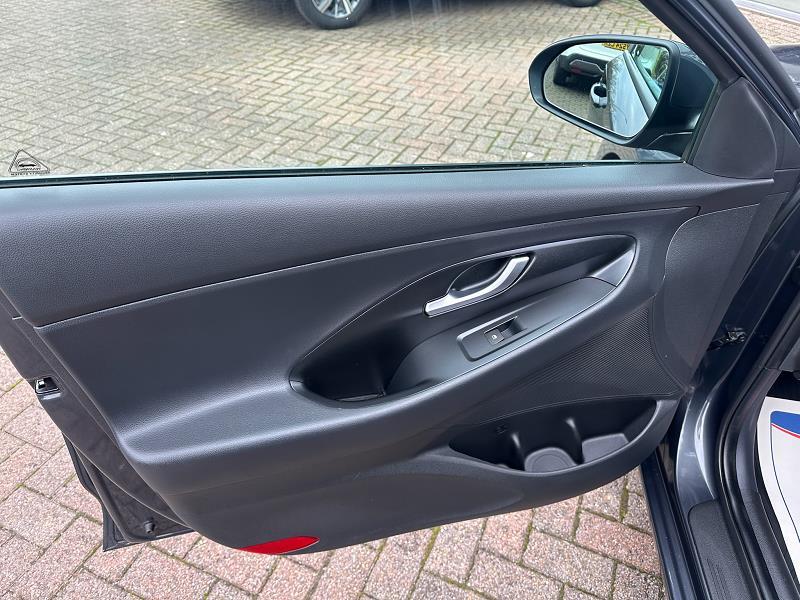 2021 21 Hyundai I30 1.0t Gdi Se Connect 5dr Petrol Manual In Dark Knight
