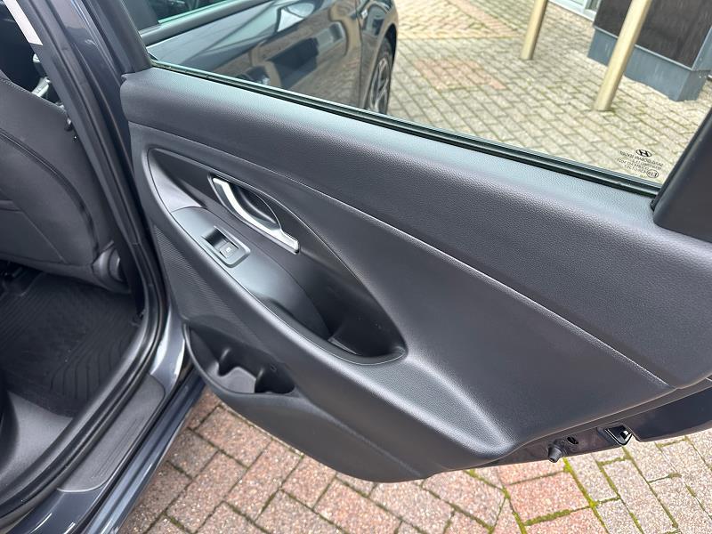 2021 21 Hyundai I30 1.0t Gdi Se Connect 5dr Petrol Manual In Dark Knight