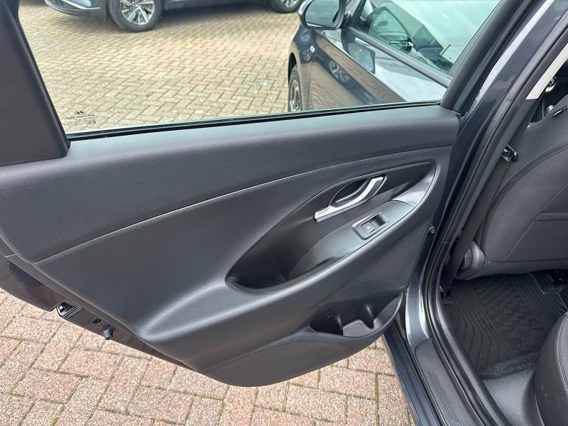 2021 21 Hyundai I30 1.0t Gdi Se Connect 5dr Petrol Manual In Dark Knight