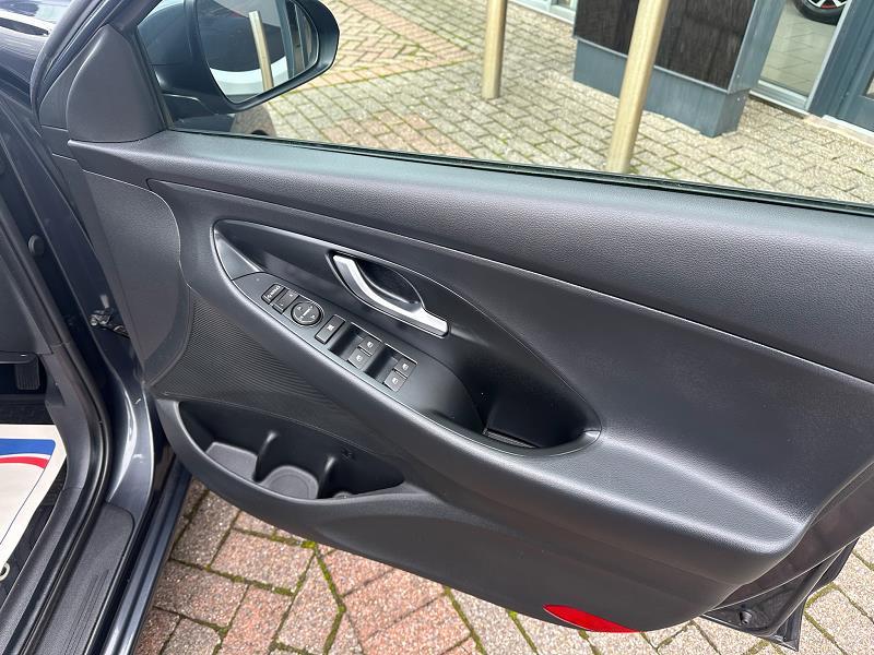2021 21 Hyundai I30 1.0t Gdi Se Connect 5dr Petrol Manual In Dark Knight