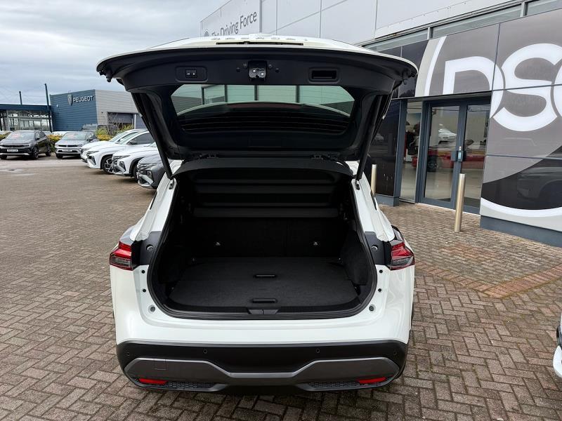 2024 24 Nissan Qashqai 1.3 Dig-t Mh Tekna 5dr Hybrid Electric Manual In White